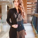 Eshanya Maheshwari Instagram - SHOPPING RULE NO :- 001 If it’s not BLACK 😳 Put it BACK 😉✌🏻 Outfit- @srstore09 Photo courtesy- @rishinakandhari #loveforblack🖤 #blackisback #srstore #rishinakandhariphotography