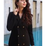 Eshanya Maheshwari Instagram - SHOPPING RULE NO :- 001 If it’s not BLACK 😳 Put it BACK 😉✌🏻 Outfit- @srstore09 Photo courtesy- @rishinakandhari #loveforblack🖤 #blackisback #srstore #rishinakandhariphotography