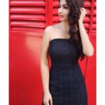 Eshanya Maheshwari Instagram - BE A SEEKER OF EVERY MAGIC 🌟💫🌈✨💥 mine is #smile 😁 Outfit- @srstore09 Photo courtesy- @rishinakandhari #smile #keepshining🌟 #rishinakandhariphotography