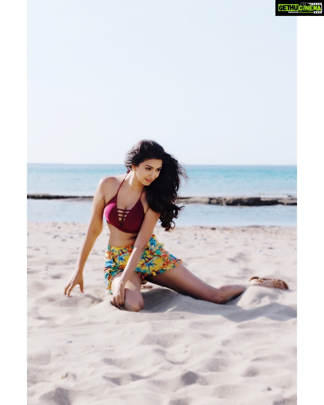 Eshanya Maheshwari Instagram - When I dance and pose for camera 🎥 👻📸😉 #happiness #loveformywork❤ #filmybachi #kyamastikyadhoom #greece #athens 👙 by @srstore09 Athens, Greece