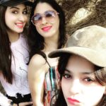 Eshanya Maheshwari Instagram - Every family has a story WELCOME TO OURS 🙌🏻🤗☺️#MAHESHWARI’S #wearecrazy #familyiseverything❤ #lastdayof2018🌈 #enroute2019 Alibágh, Maharashtra, India
