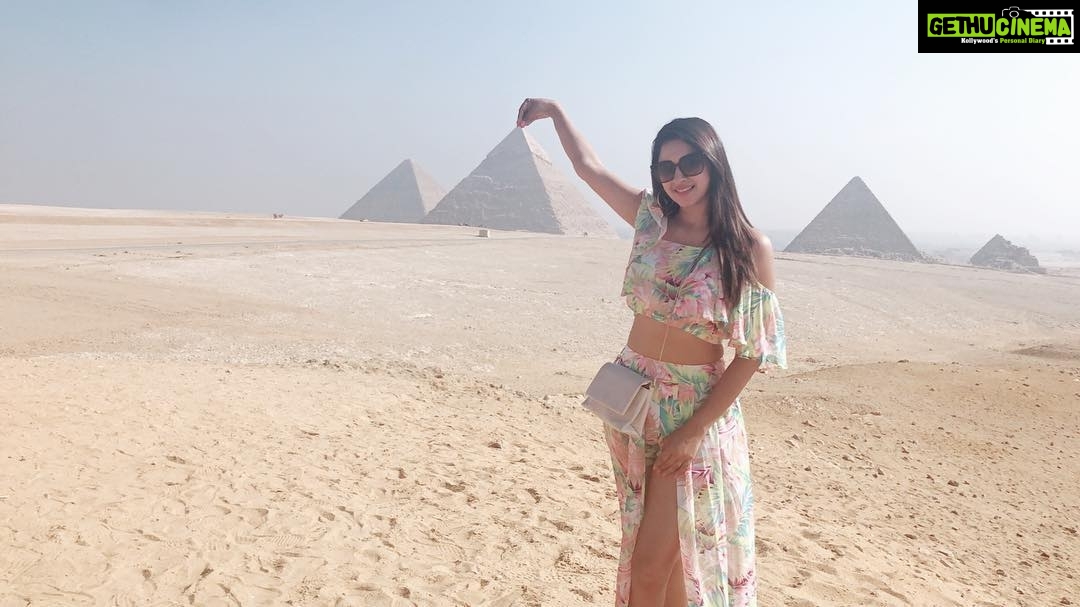 Eshanya Maheshwari Instagram - Amazing day 😍 in EGYPT 🇪🇬 #EGYPT #pyramidsofgiza #sphinx #cairo #egypt Pyramid,Giza,Egypt