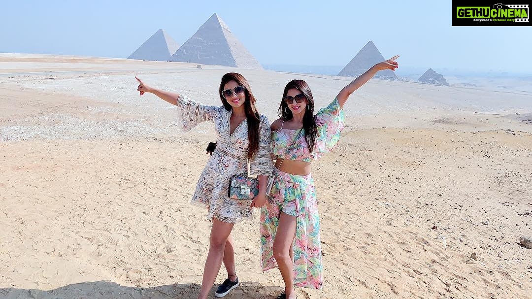 Eshanya Maheshwari Instagram - Amazing day 😍 in EGYPT 🇪🇬 #EGYPT #pyramidsofgiza #sphinx #cairo #egypt Pyramid,Giza,Egypt