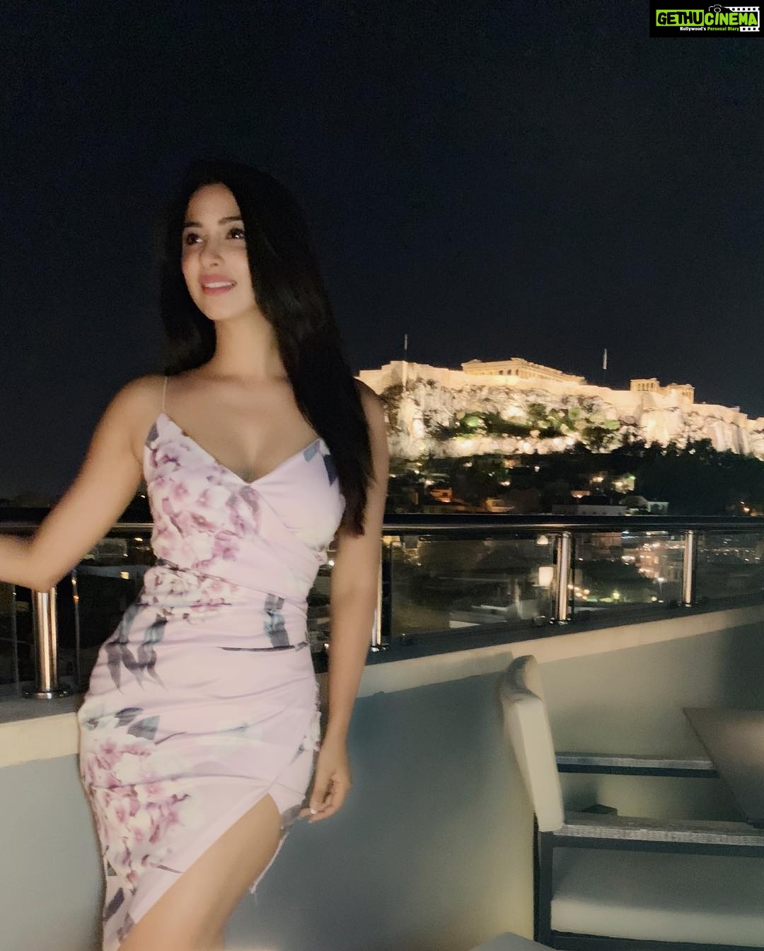 Eshanya Maheshwari Instagram - 💫 #greece🇬🇷 #athens #acropolis #travel 👗 @srstore09 Thea Terrace Bar
