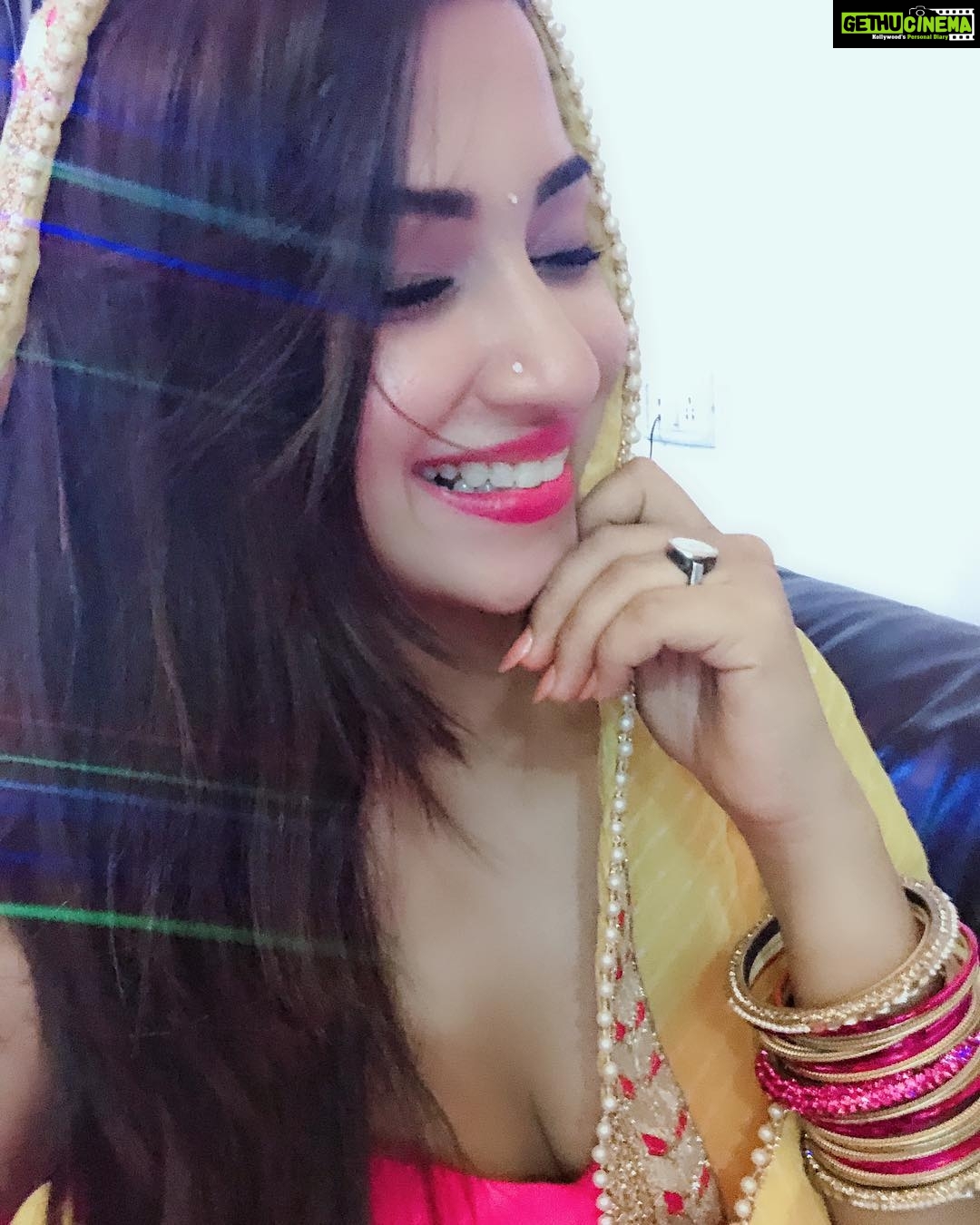 Eshanya Maheshwari Instagram - Smile because you are pretty ☺️💫