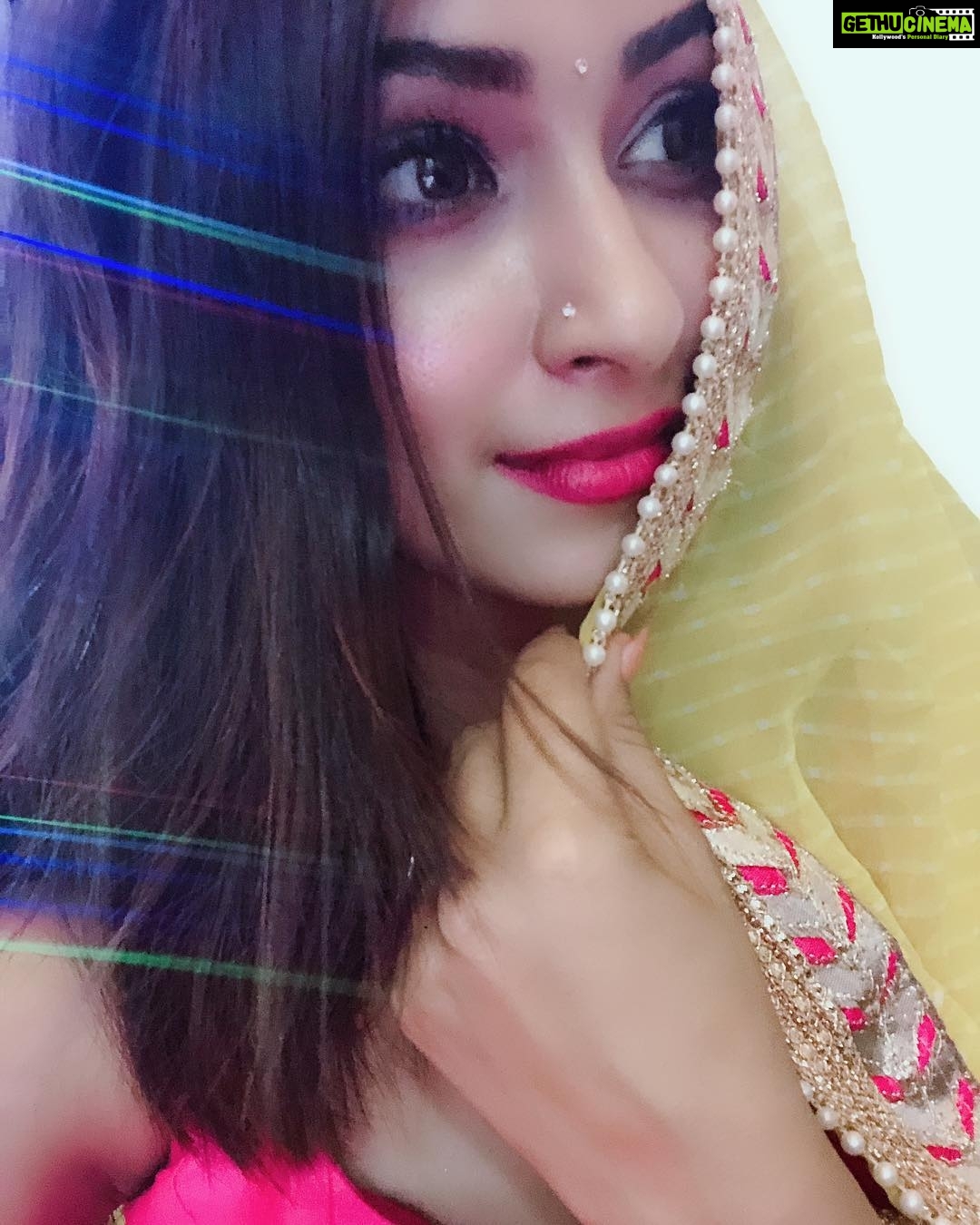Eshanya Maheshwari Instagram - #festivevibes😍 #selfies #ganeshchaturthi #desi #indiangirl #festival #happiness Mumbai, Maharashtra