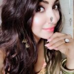 Eshanya Maheshwari Instagram - Best thing about festivals are we get to dress up 😜👻💫 #indiangirl #desi #festival #happiness #ganeshchaturthi Mumbai, Maharashtra