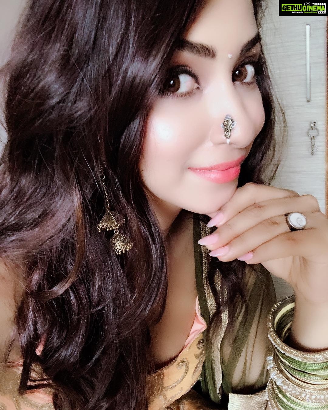 Eshanya Maheshwari Instagram - Best thing about festivals are we get to dress up 😜👻💫 #indiangirl #desi #festival #happiness #ganeshchaturthi Mumbai, Maharashtra