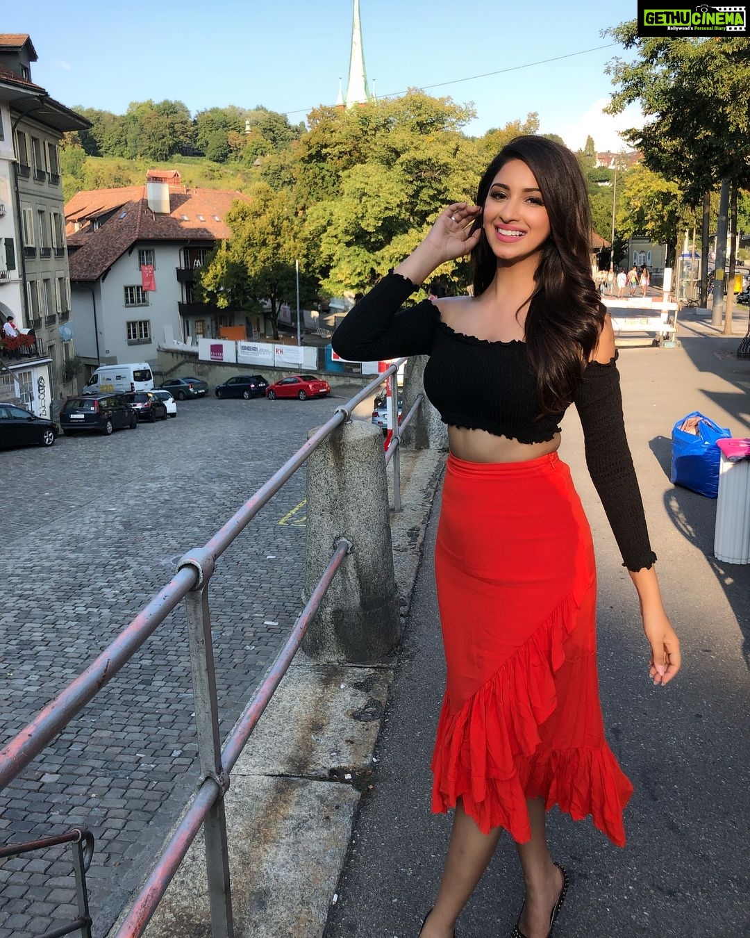 Eshanya Maheshwari Instagram - Iβm nicer when I like my outfit πβΊοΈ#switzerland #zurich #π¨π #beautiful #stlye #trevel #pose #click Iseltwald, Switzerland