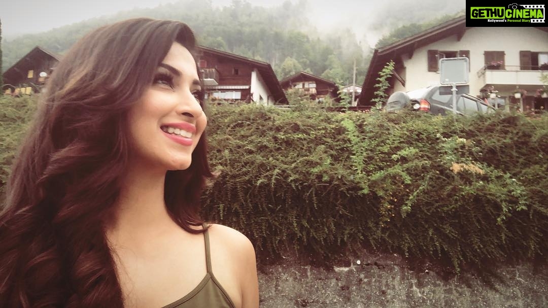 Eshanya Maheshwari Instagram - #beautiful #switzerland #smile #🇨🇭 Iseltwald, Switzerland