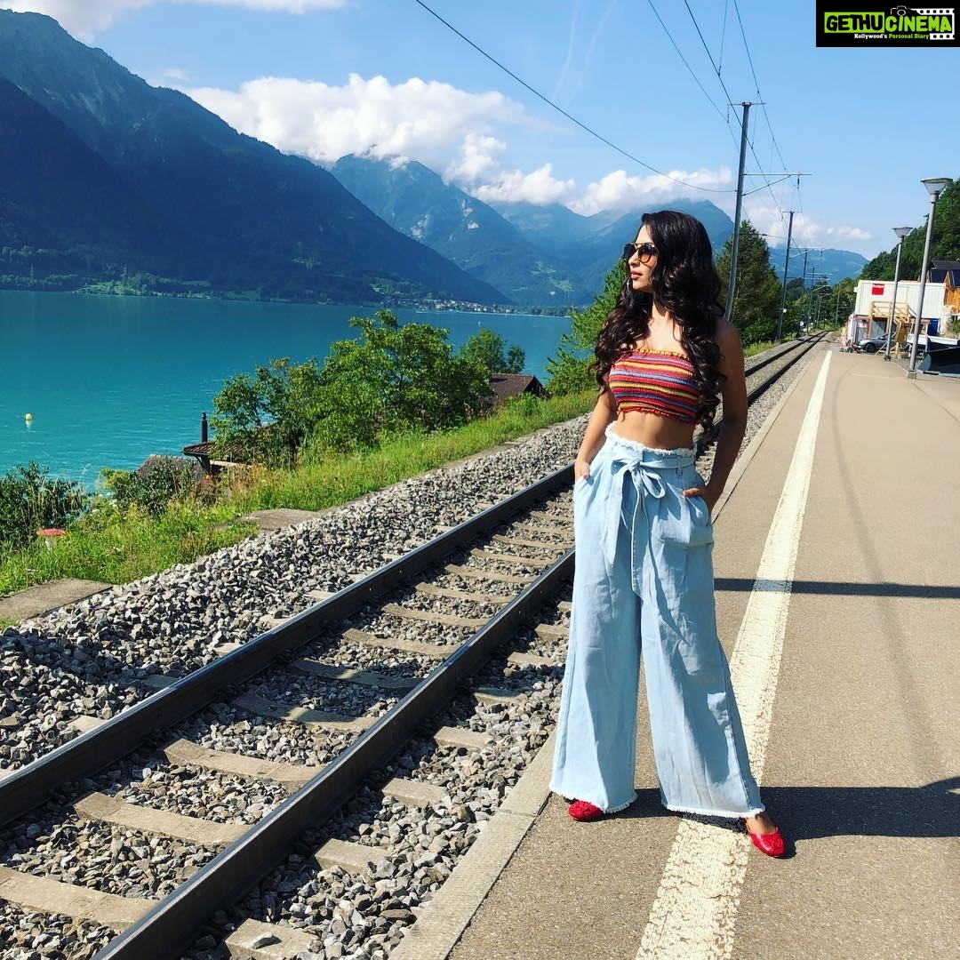 Eshanya Maheshwari Instagram - Let me breath in the beauty of Switzerland π¨π πβΊοΈ#beautiful #zurich #switzerland
