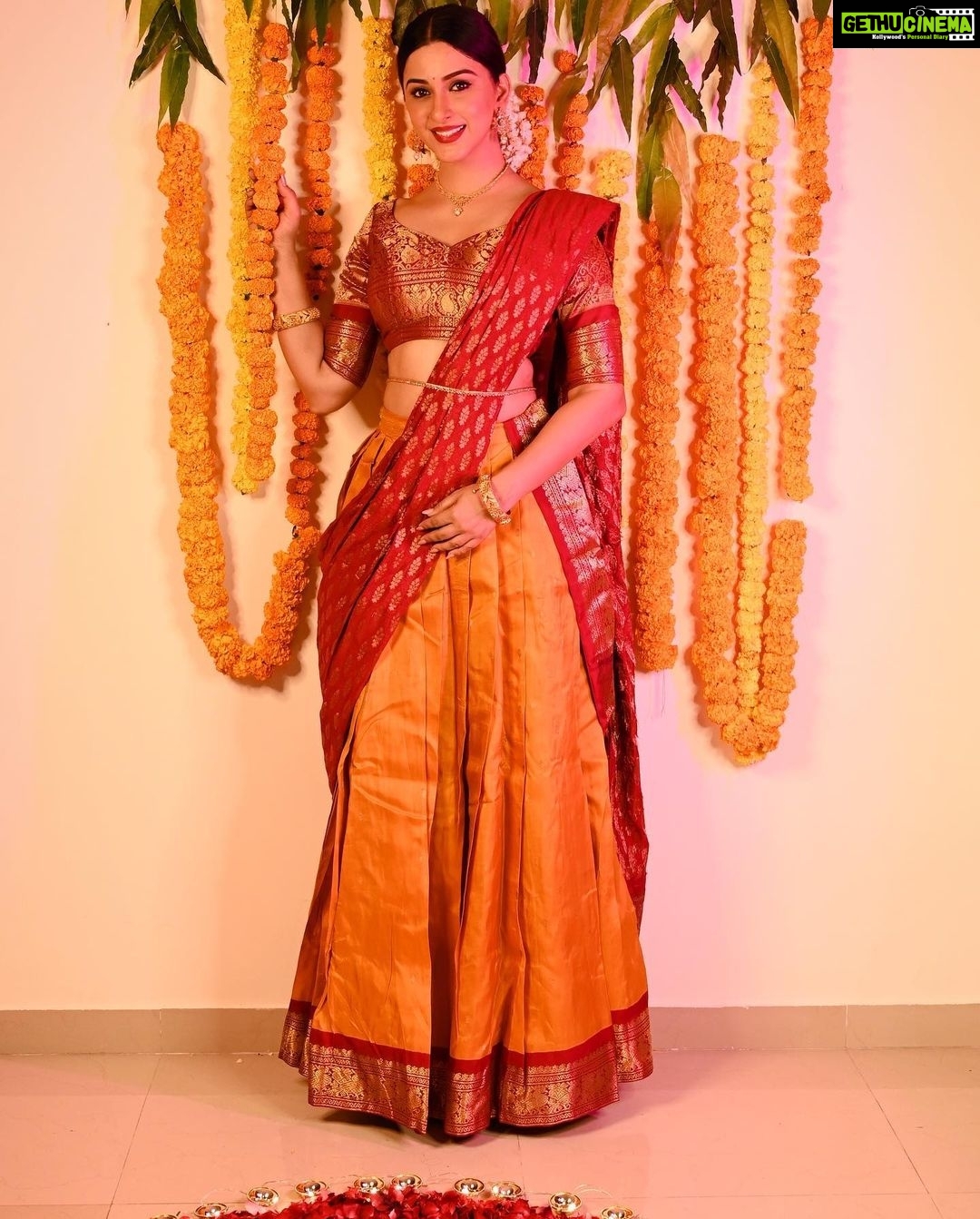 Eshanya Maheshwari Instagram - May Lakshmiji fill your life with immense love, friends and moments of happiness that you are never short in life. And May this festival of lights fill your life with joy and happiness, prosperity and good health. I wish you all and your family a very Happy Diwaliβ¨β¨πͺπͺππβ€οΈβ€οΈ Outfit designed by @maheswariswati H&M by Me ππ»ββοΈ Photography by @ajayyparmar Decor by @maheswariswati @bhavikamaheswari10 @aayush._20 #happydiwali #diwali #diwalilook #diwalioutfit #diwalidecorations #diwaliphotography #picoftheday #lookoftheday #ootd #esshanya #esshanyamaheshwari #fashionista