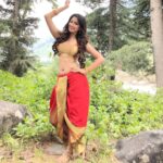 Eshanya Maheshwari Instagram - Loved 👻💕the look given for song shoot for movie 😍#ammainachindi #teluguactress #telugumovie #ammayinachndhi #posers #kashmir_diaries Sonamarg, Jammu And Kashmir, India
