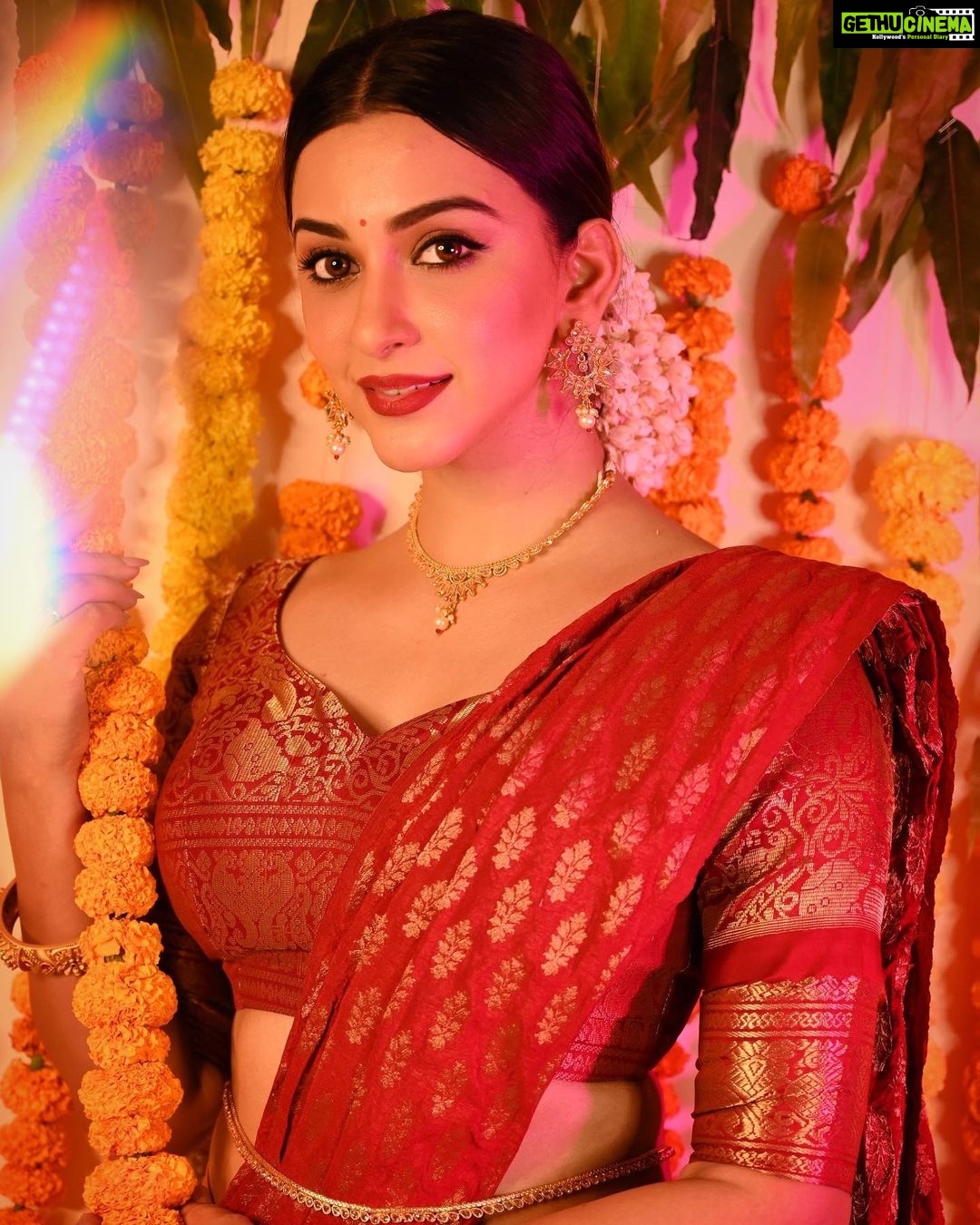 Eshanya Maheshwari Instagram - May Lakshmiji fill your life with immense love, friends and moments of happiness that you are never short in life. And May this festival of lights fill your life with joy and happiness, prosperity and good health. I wish you all and your family a very Happy Diwaliβ¨β¨πͺπͺππβ€οΈβ€οΈ Outfit designed by @maheswariswati H&M by Me ππ»ββοΈ Photography by @ajayyparmar Decor by @maheswariswati @bhavikamaheswari10 @aayush._20 #happydiwali #diwali #diwalilook #diwalioutfit #diwalidecorations #diwaliphotography #picoftheday #lookoftheday #ootd #esshanya #esshanyamaheshwari #fashionista