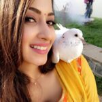 Eshanya Maheshwari Instagram - Even she’s giving her best profile for selfie 😜😜😜🕊🕊🕊😍😍😍 #ammainachindi #ammayinachindi #kashmirdiaries #teluguactress #behindthescenes Srinagar, Jammu and Kashmir