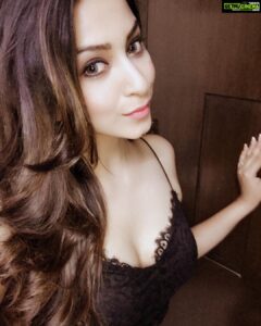 Eshanya Maheshwari Instagram - ✌🏻💫