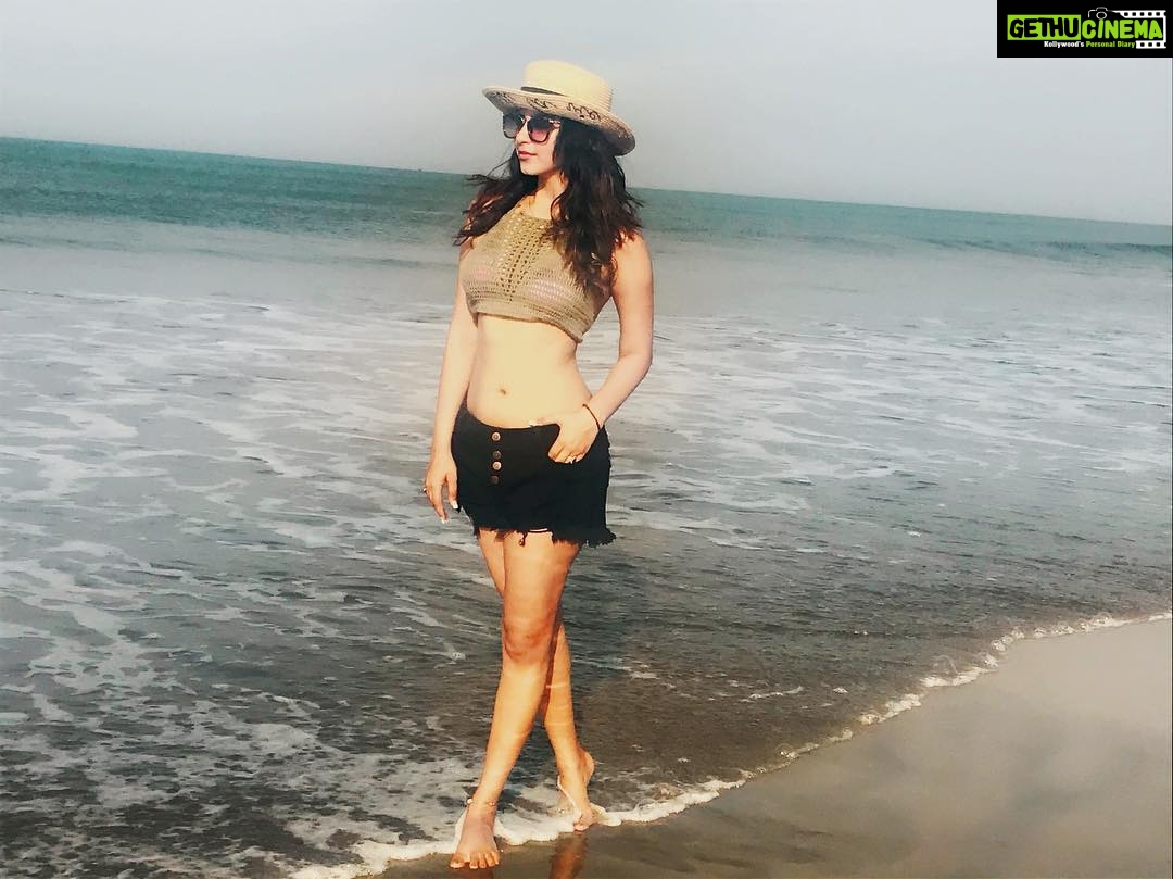 Eshanya Maheshwari Instagram - Some people think Iām unhappy but Iām not. I just appreciate silence in a world that never stops talking. #peaceful #somuchtolisteninsilence #āš» shorts by @srstore09 šš¤ Goa, India