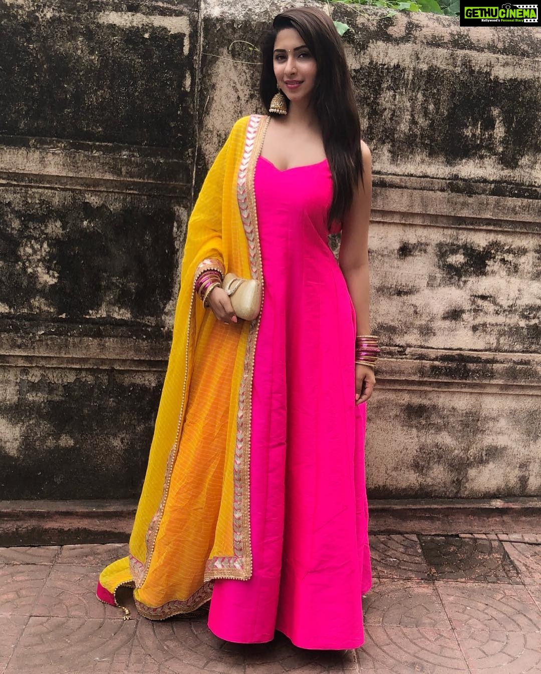 Eshanya Maheshwari Instagram - #festivevibes😍 #selfies #ganeshchaturthi #desi #indiangirl #festival #happiness Mumbai, Maharashtra