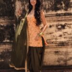 Eshanya Maheshwari Instagram - Best thing about festivals are we get to dress up 😜👻💫 #indiangirl #desi #festival #happiness #ganeshchaturthi Mumbai, Maharashtra