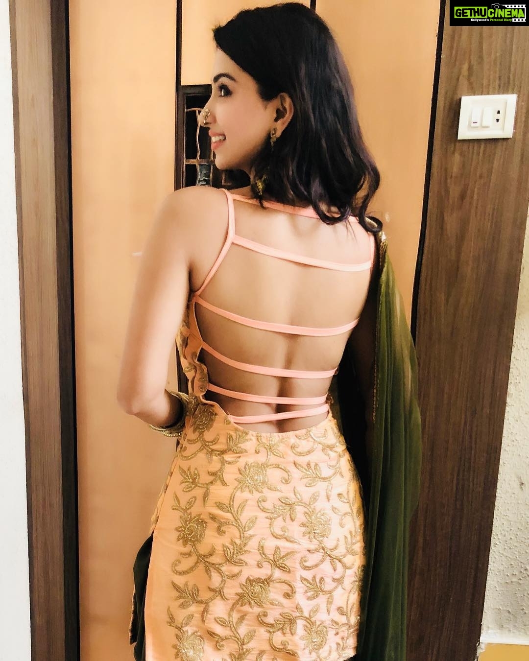 Eshanya Maheshwari Instagram - Best thing about festivals are we get to dress up 😜👻💫 #indiangirl #desi #festival #happiness #ganeshchaturthi Mumbai, Maharashtra