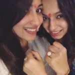 Eshanya Maheshwari Instagram - I will try to protect you 😜 I will definitely love you 😘 and will irritate you like always 😘 forever 🤪👻 HAPPY RAKSHA BANDHAN 😘😜 ❤️ @bhavika1091 #ekhazaaronmeinmeribehnahai #happyrakshabhandan #sisterlove #mylifeline