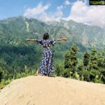 Eshanya Maheshwari Instagram - When you do things from your soul, You feel a river moving in you,a joy.😍☺️👻 celebrated birthday with Beauty of kashmir 😍 outfit by @srstore09 #bestbirthdaydayouting #phelgamdiaries #kashmirdiaries #shrinagar Kashmir Valley, Pahalgam