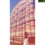 Eshanya Maheshwari Instagram – Let’s find some beautiful place to get lost 😍👻🏙Hawa mahal #jaipur #hawamahal #beautifuljaipur #beauty #rajasthan #rajasthandiaries #traveldiaries #instatravel #instateip #instatraveller #☺️🚵‍♀️👻😍❤️✈️🌃🐫👇🏻 Hawa Mahal