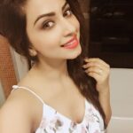 Eshanya Maheshwari Instagram - Wear a smile everyday ☺️ #smile #alwaysbehappy #live #fully #happyheart 😍❤️☺️