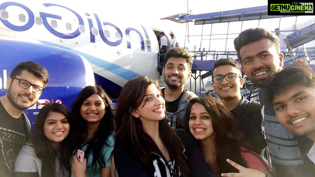 Eshanya Maheshwari Instagram - Letβs Start this crazy trip ππ»π» #friends #manalidiaries #northindia #travelgram #traveldiaries