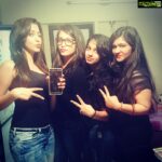 Eshanya Maheshwari Instagram - Ladkiyan beautiful kergai chull 🤓👻👭👭