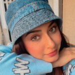 Eshanya Maheshwari Instagram - Gemini is half “Happy go lucky, go where the wind takes me” and half “what the hell is going on with my life”? 😐 PS- being a Gemini is a serious problem 😰 #photodump #gemini #moodswings #geminifacts #esshanyamaheshwari
