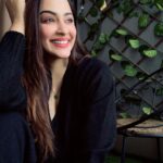 Eshanya Maheshwari Instagram - She’s Evolving ✨🖤 #smile #hope #love #magic #esshanyamaheshwari #esshanya
