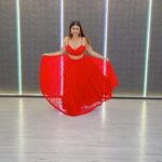Eshanya Maheshwari Instagram - I can literally play garba anywhere and without anyone..🙈😅✨ #garba PS: this is just behind the scene fun 😅 Follow me on josh app for more exclusive videos 💁🏻‍♀️ @officialjoshapp #garba #garbareels #navratri #garbadance #navratilook #navratrispecial #reels #reelsinstagram #reelitfeelit #feelitreelit #esshanya #esshanyamaheshwari #feelkaroreelkaro