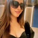 Eshanya Maheshwari Instagram - I glow ✨✨✨ Follow me on josh app for more exclusive videos 💁🏻‍♀️ @officialjoshapp #iglow #swag #sassy #reels #reelitfeelit #feelitreelit #reelsinstagram #esshanya #esshanyamaheshwari #black #🖤
