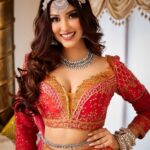 Eshanya Maheshwari Instagram - Happy Navratri to everyone ✨❤️ Talented @ojasrajani have created this Navratri special look with make up products by @forever52india Beautiful outfit by @sulakshanamonga Photography by @rachitvoraphotography #navratri #navratrispecial #photoshoot #navratri2021 #navratrilook #ootd #pictureoftheday #picoftheday #esshanyamaheshwari #esshanya