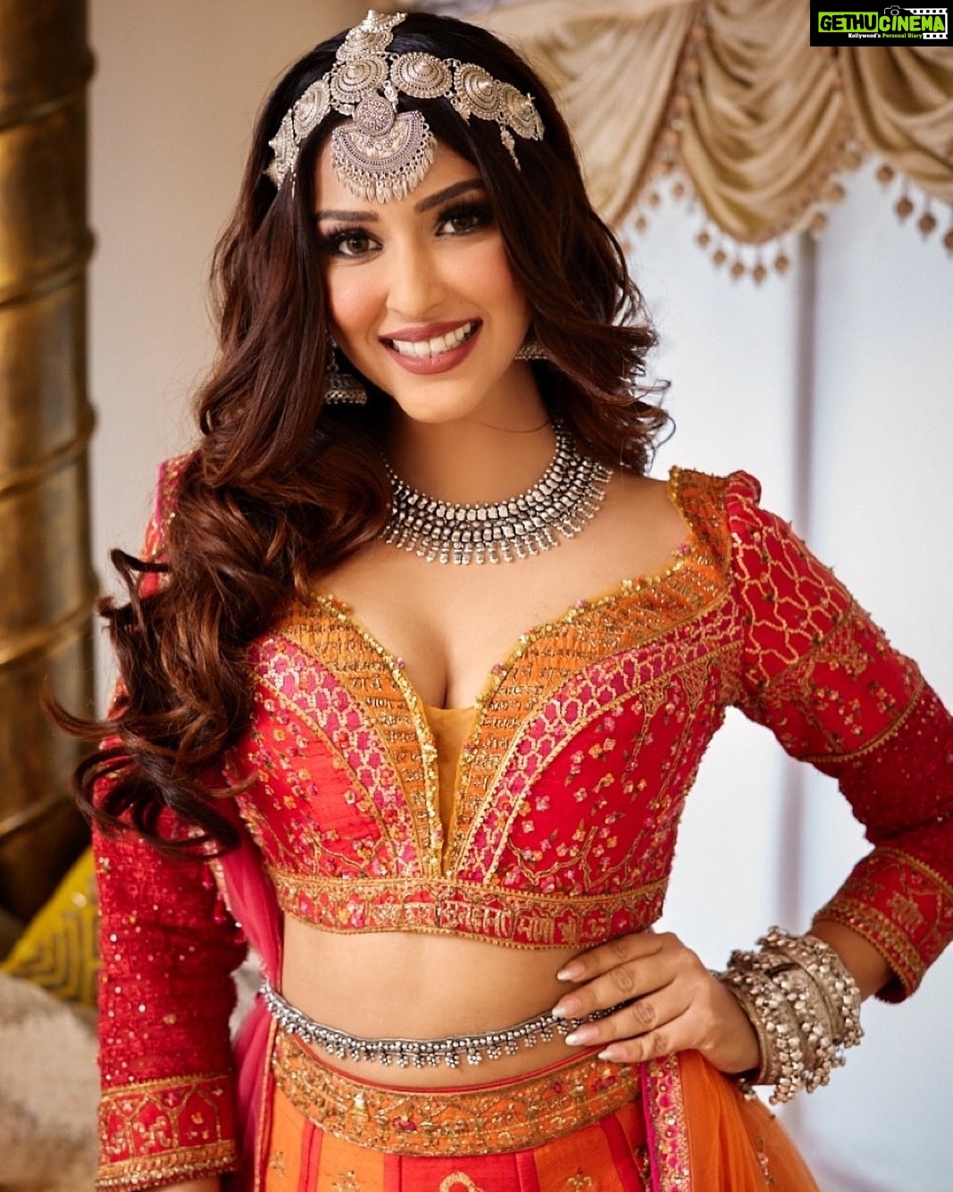 Eshanya Maheshwari Instagram - Happy Navratri to everyone ✨❤️ Talented @ojasrajani have created this Navratri special look with make up products by @forever52india Beautiful outfit by @sulakshanamonga Photography by @rachitvoraphotography #navratri #navratrispecial #photoshoot #navratri2021 #navratrilook #ootd #pictureoftheday #picoftheday #esshanyamaheshwari #esshanya
