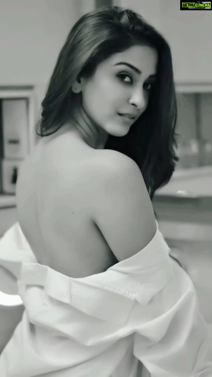 Eshanya Maheshwari Instagram - Going with the trend this time πβ€οΈβπ₯ Follow me on josh app for more exclusive videos ππ»ββοΈ @officialjoshapp #trending #trend #reels #reelitfeelit #feelitreelit #reelsinstagram #esshanya #esshanyamaheshwari #reelsindia