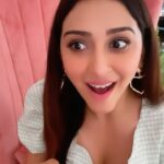 Eshanya Maheshwari Instagram - Any guesses? 💁🏻‍♀️ this dialogue is from which famous sitcom…? Follow me on josh app for more exclusive videos 💁🏻‍♀️ @officialjoshapp #joshmeinaaja #josh #funny #comedy #friends #sitcom #favorite #show #esshanya #reels #reeitfeelit #feelitreelit #esshanyamaheshwari