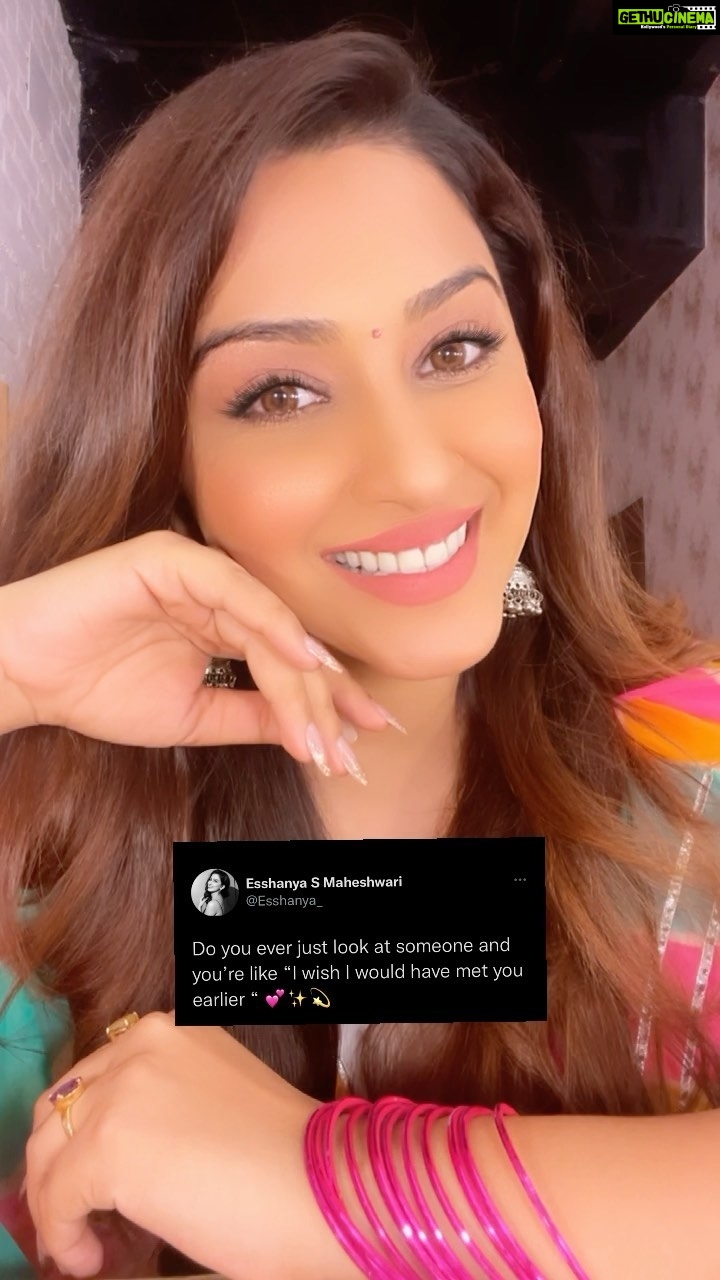 Eshanya Maheshwari Instagram - Kaash kuch log zindagi me phele mile hote β€οΈ aur kuch kabhi nhi ! π Follow me on josh app for more exclusive videos ππ»ββοΈ @officialjoshapp #love #hope #magic #reels #reelitfeelit #esshanya #esshanyamaheshwari