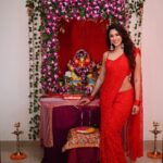 Eshanya Maheshwari Instagram - Ganpati Bappa Morya 😇🙏✨ It’s that time of the year again!!! Bappa is finally home to shower his blessings on all of us 😇 Saree by @maheswariswati Photography by @portraitsbyvedant #ganeshchaturthi #ganpatibappamorya #ganpatibappa #festival #festivevibes #festivewear #festivalsofindia #esshanya #esshanyamaheshwari #ootd #sareelove #red #red❤️