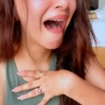 Eshanya Maheshwari Instagram - I always have something to say 🙄🙊 P.S- chup ? Na na na na 😅 Follow me on josh app for more exclusive videos 💁🏻‍♀️ @officialjoshapp #cantkeepmymouthshut #funny #cute #meme #cutness #comedy #reels #joshmeinaaja #eknumber #instagood #esshanyamaheshwari #esshanya