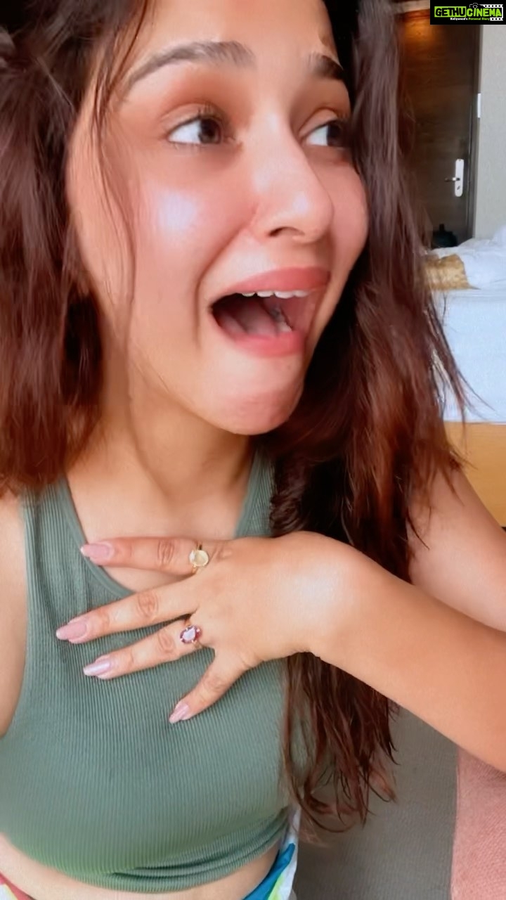 Eshanya Maheshwari Instagram - I always have something to say šš P.S- chup ? Na na na na š
Follow me on josh app for more exclusive videos šš»āāļø @officialjoshapp #cantkeepmymouthshut #funny #cute #meme #cutness #comedy #reels #joshmeinaaja #eknumber #instagood #esshanyamaheshwari #esshanya