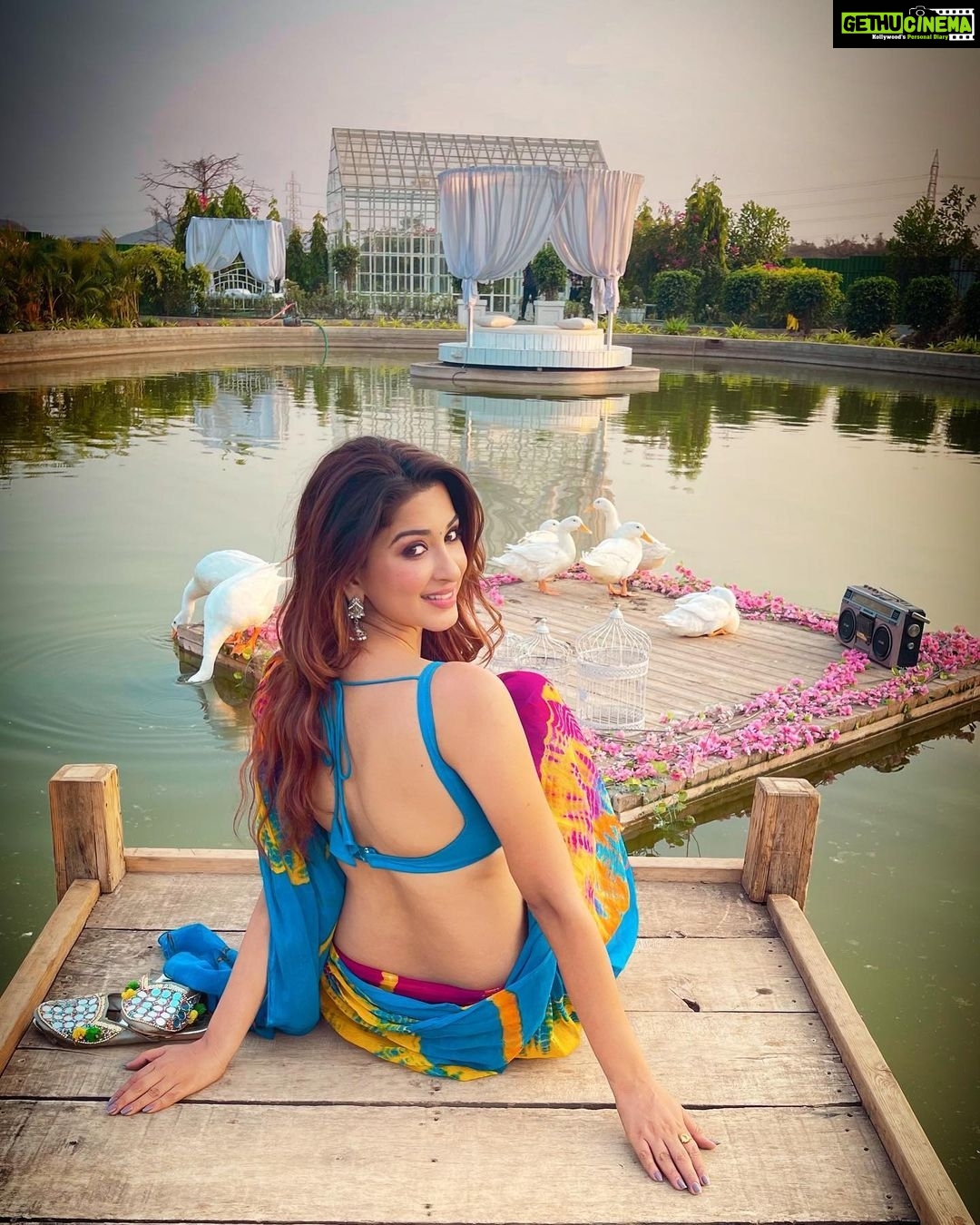 Eshanya Maheshwari Instagram - Iss kadar jeena hai mujhe ki aane wale kal ki Fikr na ho! Beet gaya joh kal mein Uska phir kabhi zikr na ho! #newbeginnings #freshstart #happiness #love #peace #smile #pictureoftheday #esshanya #esshanyamaheshwari #instagood #instadaily #instapic