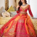 Eshanya Maheshwari Instagram - Let’s celebrate the festival of Navratri with vibrant colours and bright smile 😃 H&M by @ojasrajani Make up products by @forever52india Outfit by @sulakshanamonga Photography by @rachitvoraphotography #9daysofnavratri #navratri #ootd #hairstyle #makeup #lookoftheday #navratrispecial #esshanyamaheshwari #esshanya #smile #photoshoot
