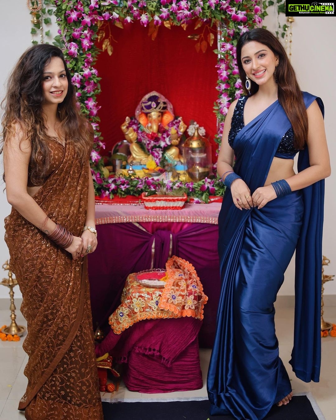 Eshanya Maheshwari Instagram - ganpati bappa morya πππβ¨π§Ώ pudhchya varshi lavkar ya! Saree by @maheswariswati Photography by @portraitsbyvedant #ganeshchaturthi #ganpatibappamorya #ganpatibappa #festival #festivevibes #festivewear #festivalsofindia #esshanya #esshanyamaheshwari #ootd #sareelove #blue #π