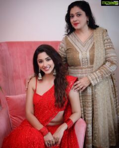 Eshanya Maheshwari Instagram - Ganpati Bappa Morya 😇🙏✨

It’s that time of the year again!!!
Bappa is finally home to shower his blessings on all of us 😇

Saree by @maheswariswati 
Photography by @portraitsbyvedant 

#ganeshchaturthi #ganpatibappamorya #ganpatibappa #festival #festivevibes #festivewear #festivalsofindia #esshanya #esshanyamaheshwari #ootd #sareelove #red #red❤️