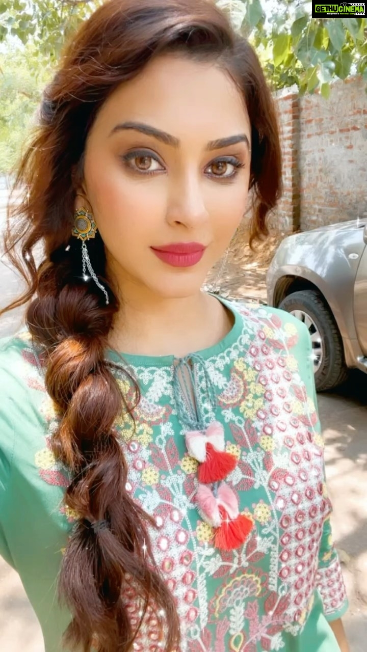Eshanya Maheshwari Instagram - “for the one who’s eye possesses the power to recognise the beauty of my soul” ❤️✨💫 #love #magic #youandme #happiness #esshanya #esshanyamaheshwari #reels #reelitfeelit #feelkaroreelkaro