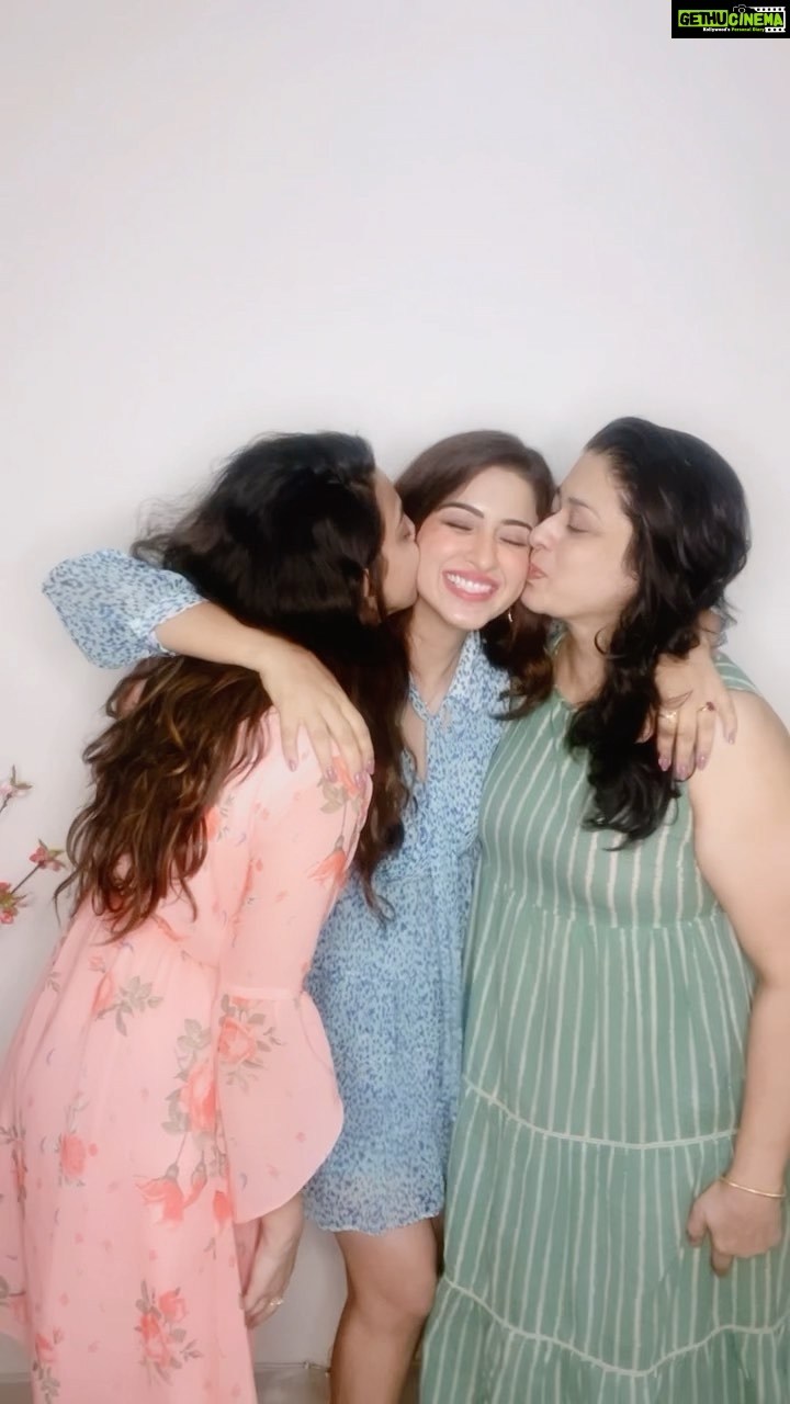 Eshanya Maheshwari Instagram - Har kisi ke life mein koi na koi insaan aisa hota hai jo unke liye #meragoodluck hota haiβ¦ Tho milye meri life ke good luck se ππ»ββοΈ @maheswariswati @bhavikamaheswari10 Iss gaane pe reel banaiye apne good luck ke saath aur tag kare @esshanya_s_maheshwari @prabhgillmusic @tseries.official Use hashtag #meragoodluck Best one will go on my stories π @iammiddha @puneetsbedi @framesingh @maninderkailey @desiroutzofficial @tseries.official @tseriesapnapunjabofficial @eyp_digital
