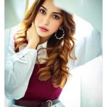 Eshanya Maheshwari Instagram - Be that girl that everyone knew would make it through the worst, Be that fearless girl , the one who would dare to do anything, Be that independent girl who Didn’t need a man ; Be that girl who never backed down. 📸 @rachitvoraphotography Venue @rv.studio #bestrong #beyourself #beindependent #picoftheday #pose #mood #instagood #esshanyamaheshwari #esshanya