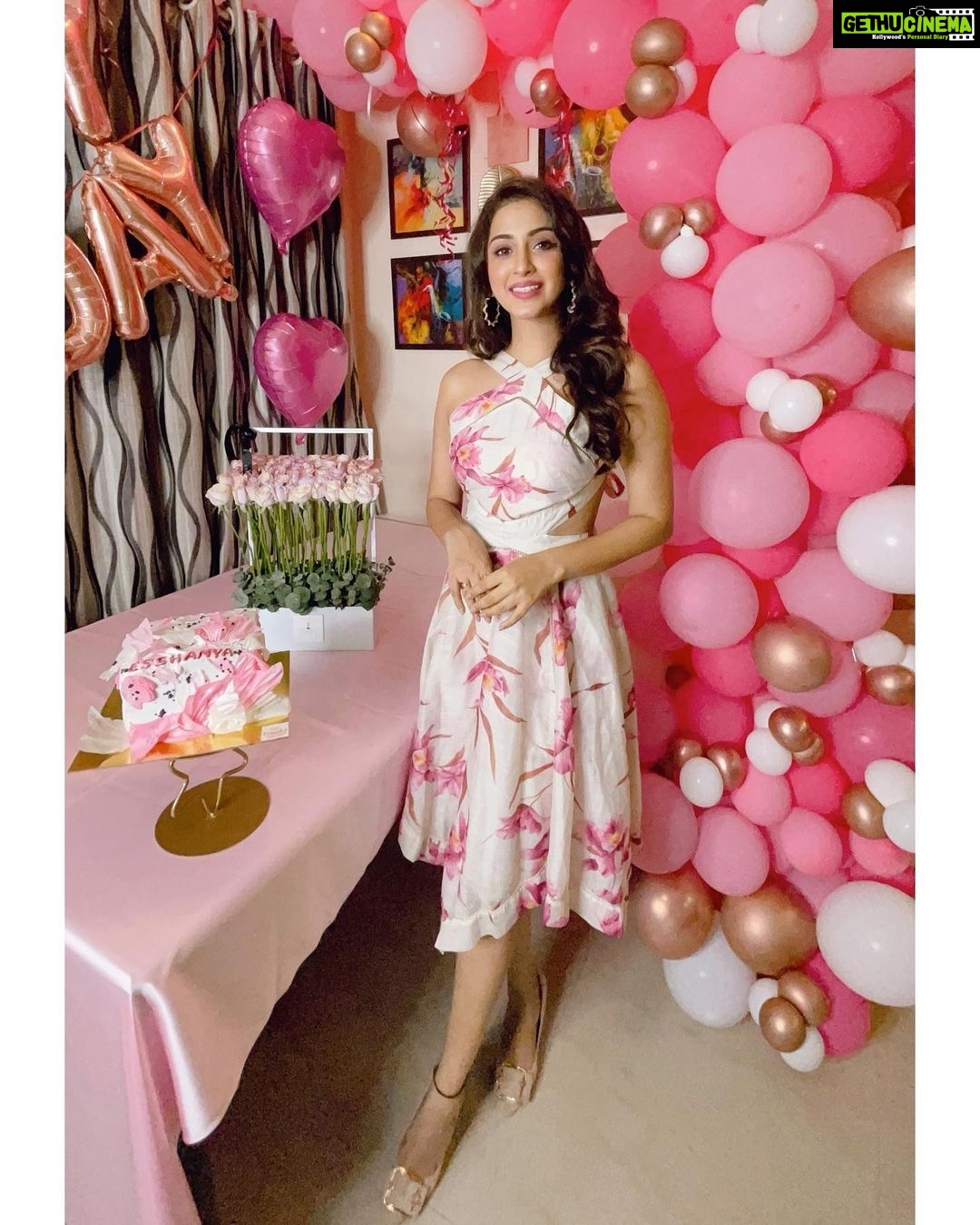 Eshanya Maheshwari Instagram - It is time for the next chapter I’m another year older, Wiser and happier. HAPPY BIRTHDAY TO ME💕🥳✨ Dress designed by @maheswariswati Decorations by @balloonbouquetsmumbai Flowers by @flowerlabindia #birthdaygirl #birthdaydecoration #happybirthdaytome🎉 #happyday #instagood #birthdaypost #esshanya #esshanyamaheshwari #💕